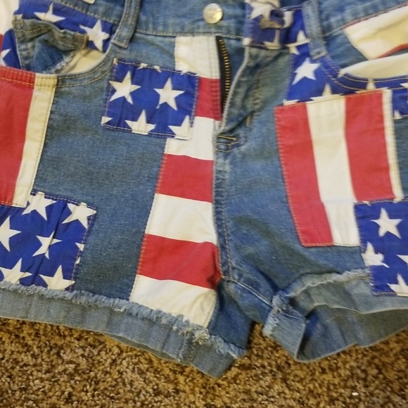 L.E.I Shorts Size 16 Patriotic - Picture 2 of 5